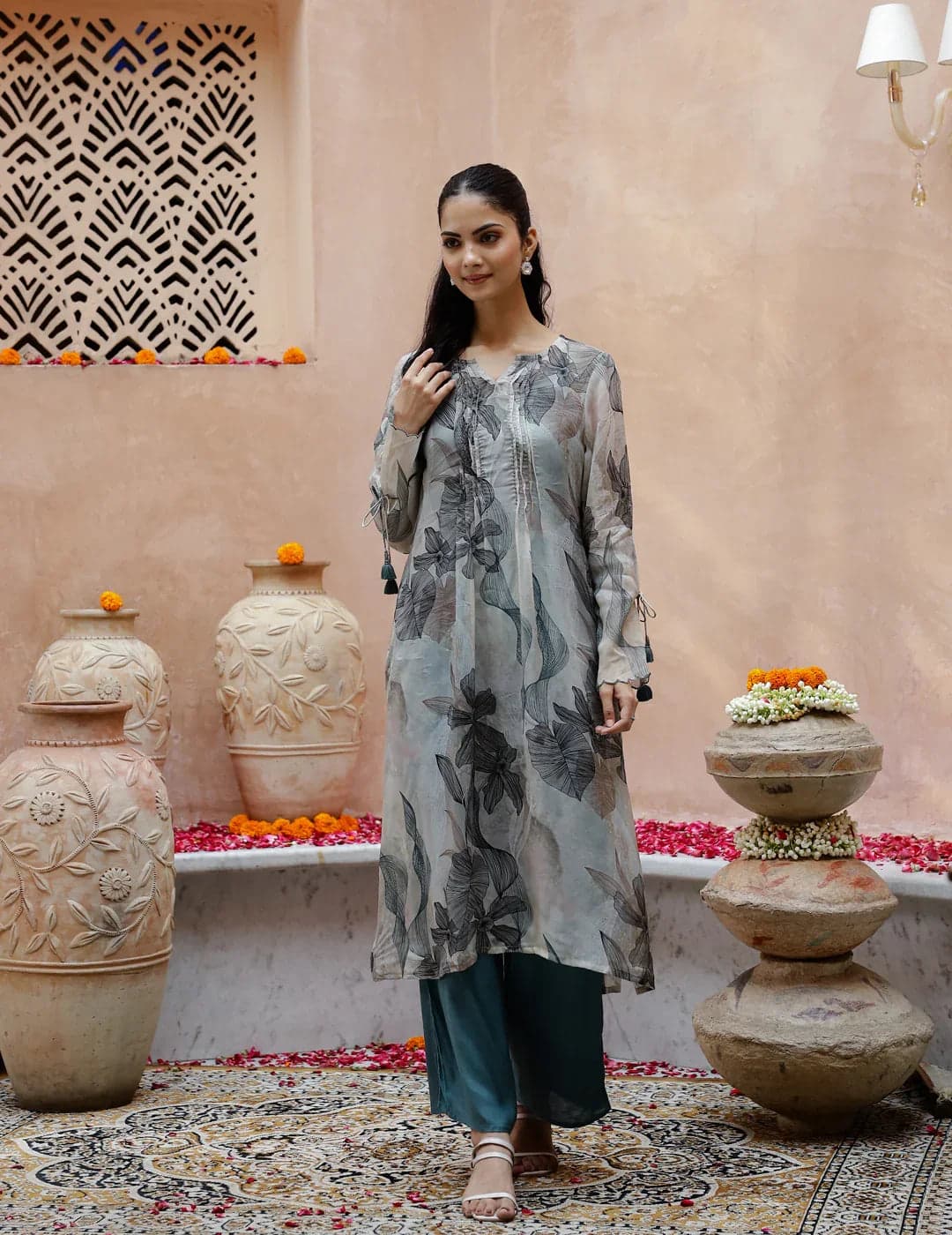 Volso Fashion Women's Green Floral Printed Sweetheart Neck Kurta Set