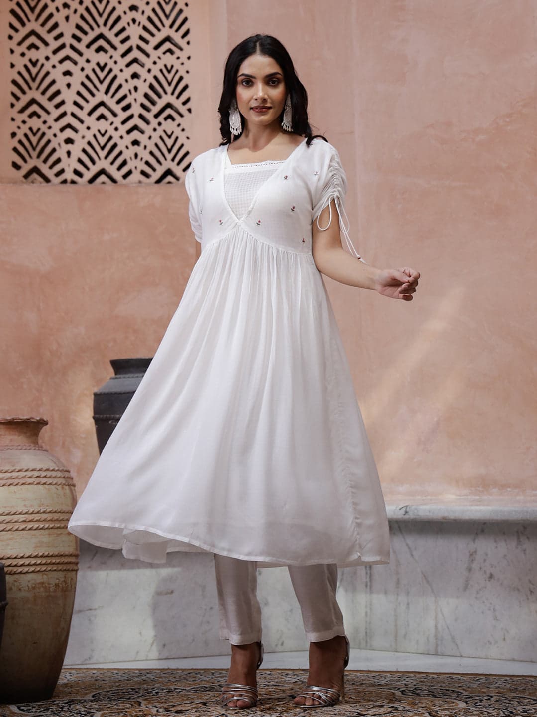 Volso Fashion Women's Off White V-Neck Straight Solid Kurta Set